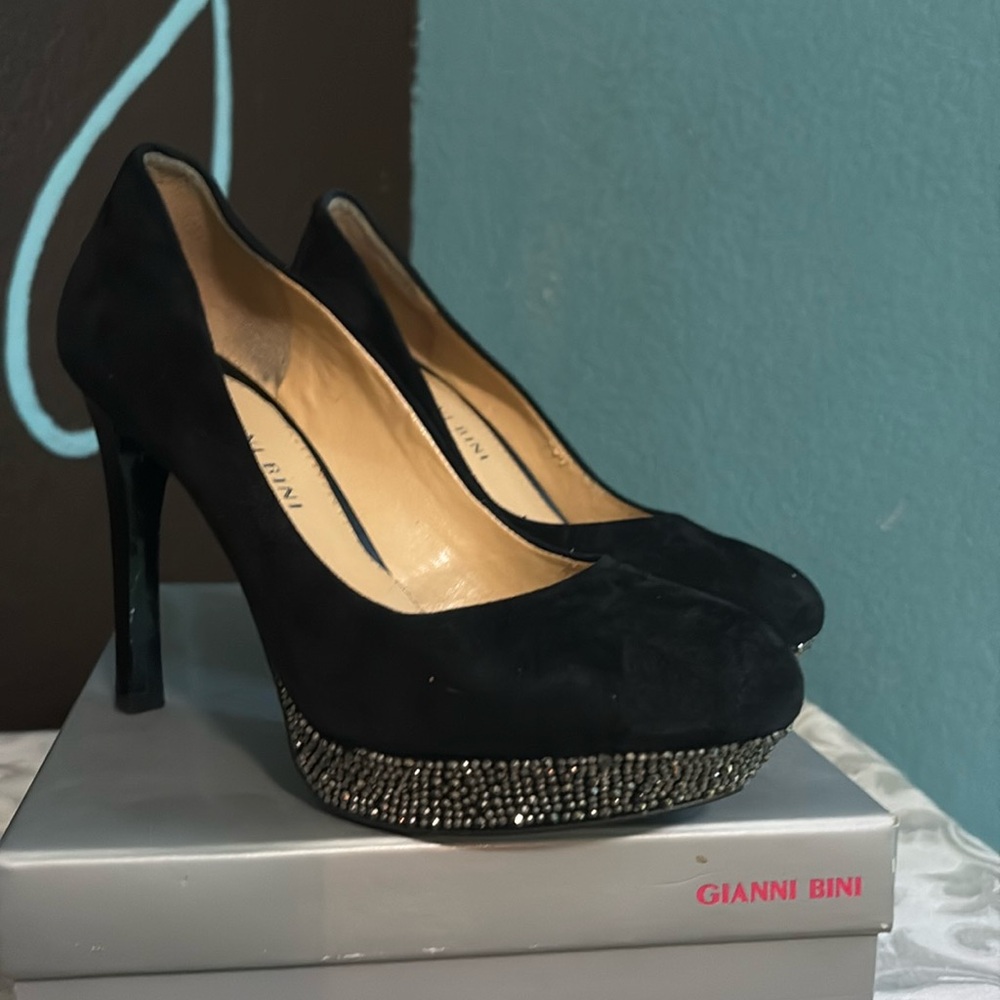 Gianni Bini suede Juliett pumps